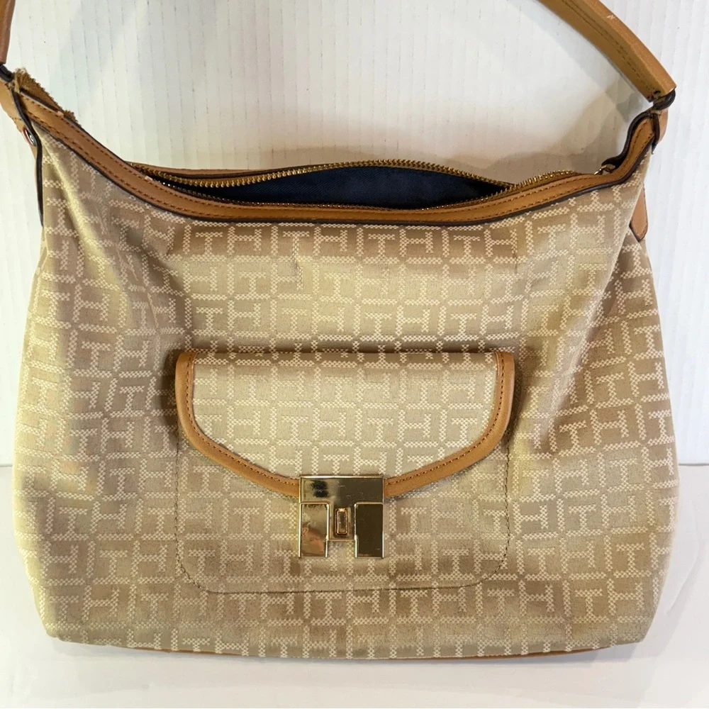Tommy Hilfiger Navy & Logo Print Shoulder Bag – Red Zip Accent & Faux Leather - Picture 4 of 16